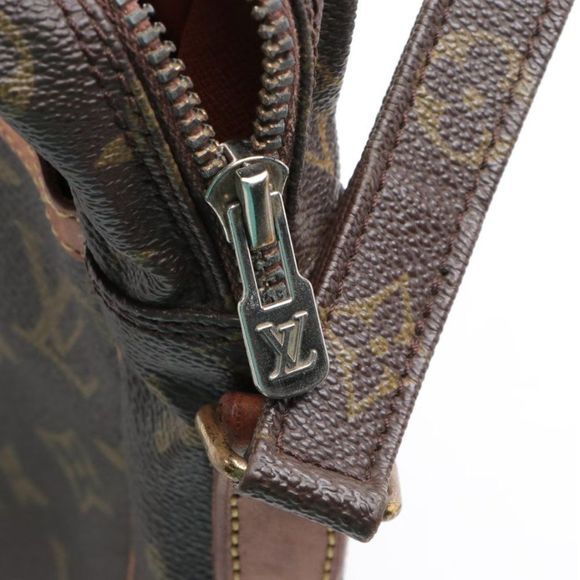 LOUIS VUITTON Danube GM Crossbody in Monogram Canvas and Vachetta Leather - Picture 10 of 12